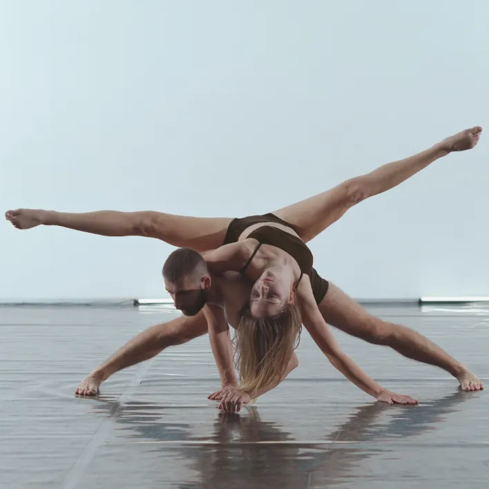 Para tancerzy we współczesnej pozie